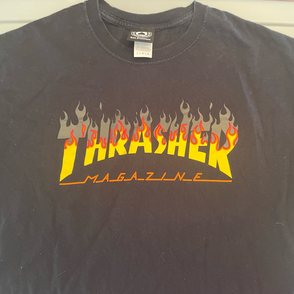 Mens large thrasher tee
